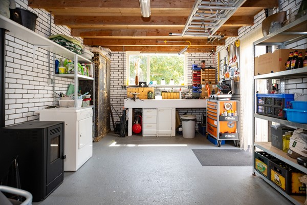 Garage 2.jpg